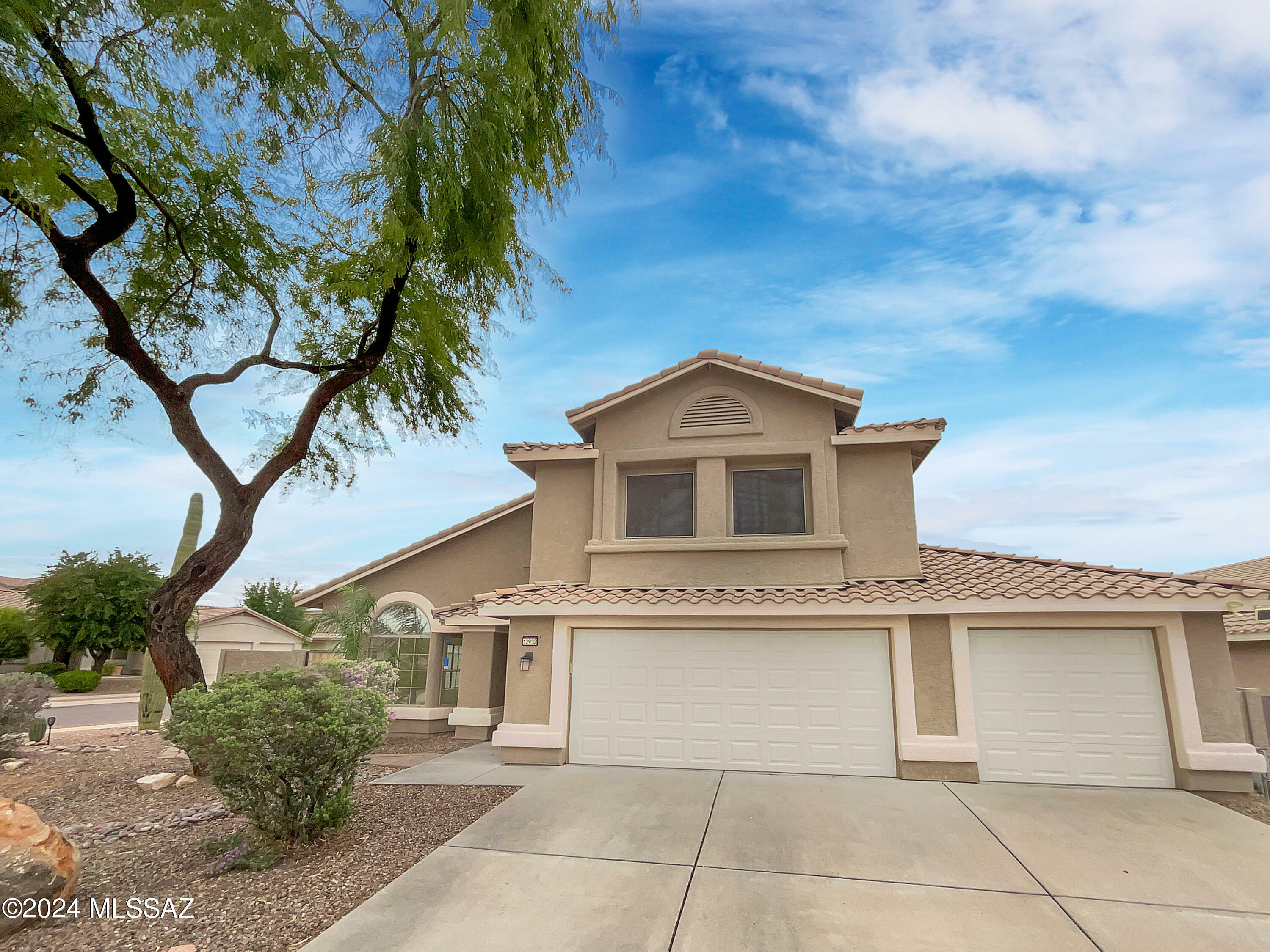 Property Photo:  12932 N Pioneer Way  AZ 85755 
