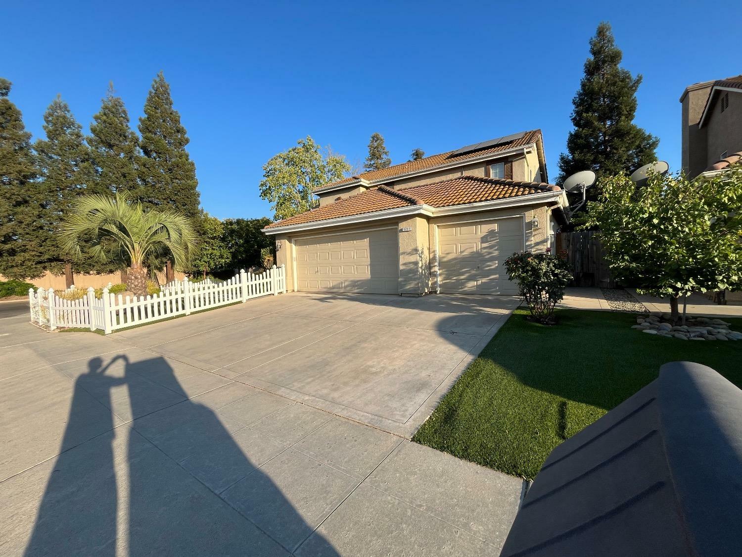 Property Photo:  1711 E Desert Island Drive  CA 93730 