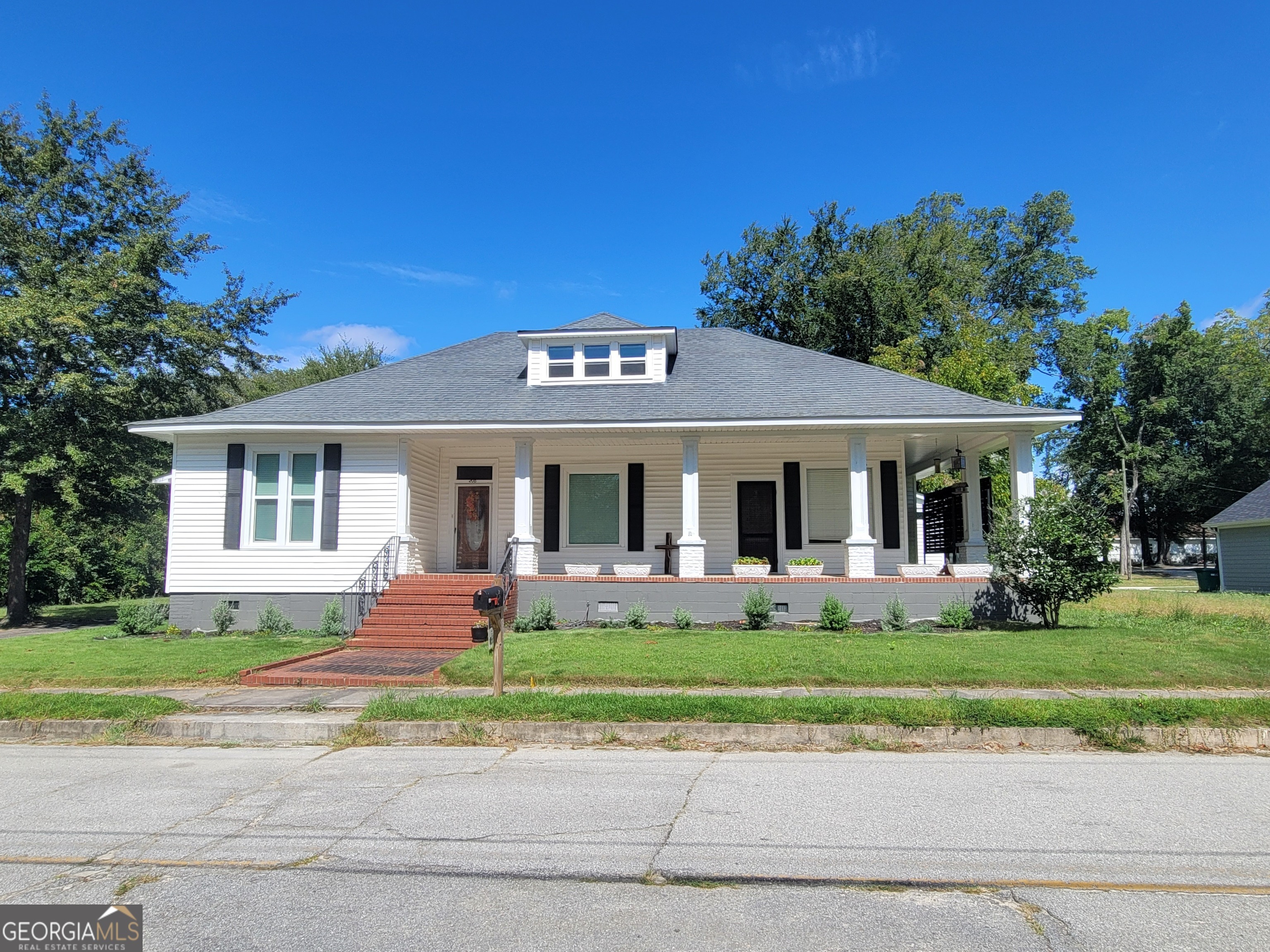 Property Photo:  208 W Hall Street  GA 30824 