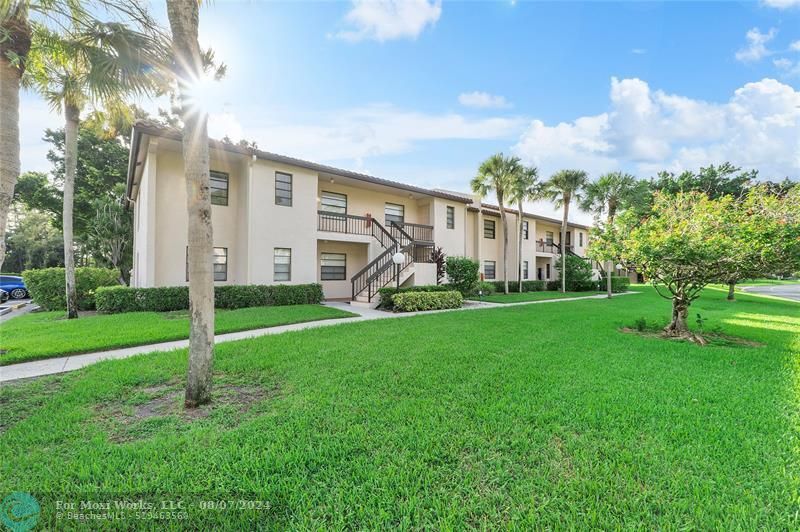 Property Photo: 21542 Juego Circle Unit 27 H 27H FL 33433