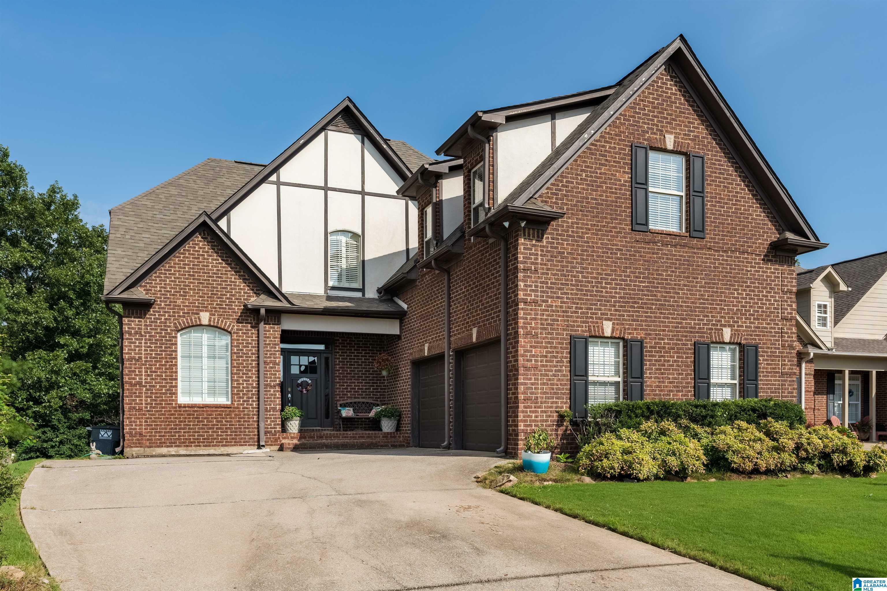 Property Photo: 8714 Highlands Drive AL 35173