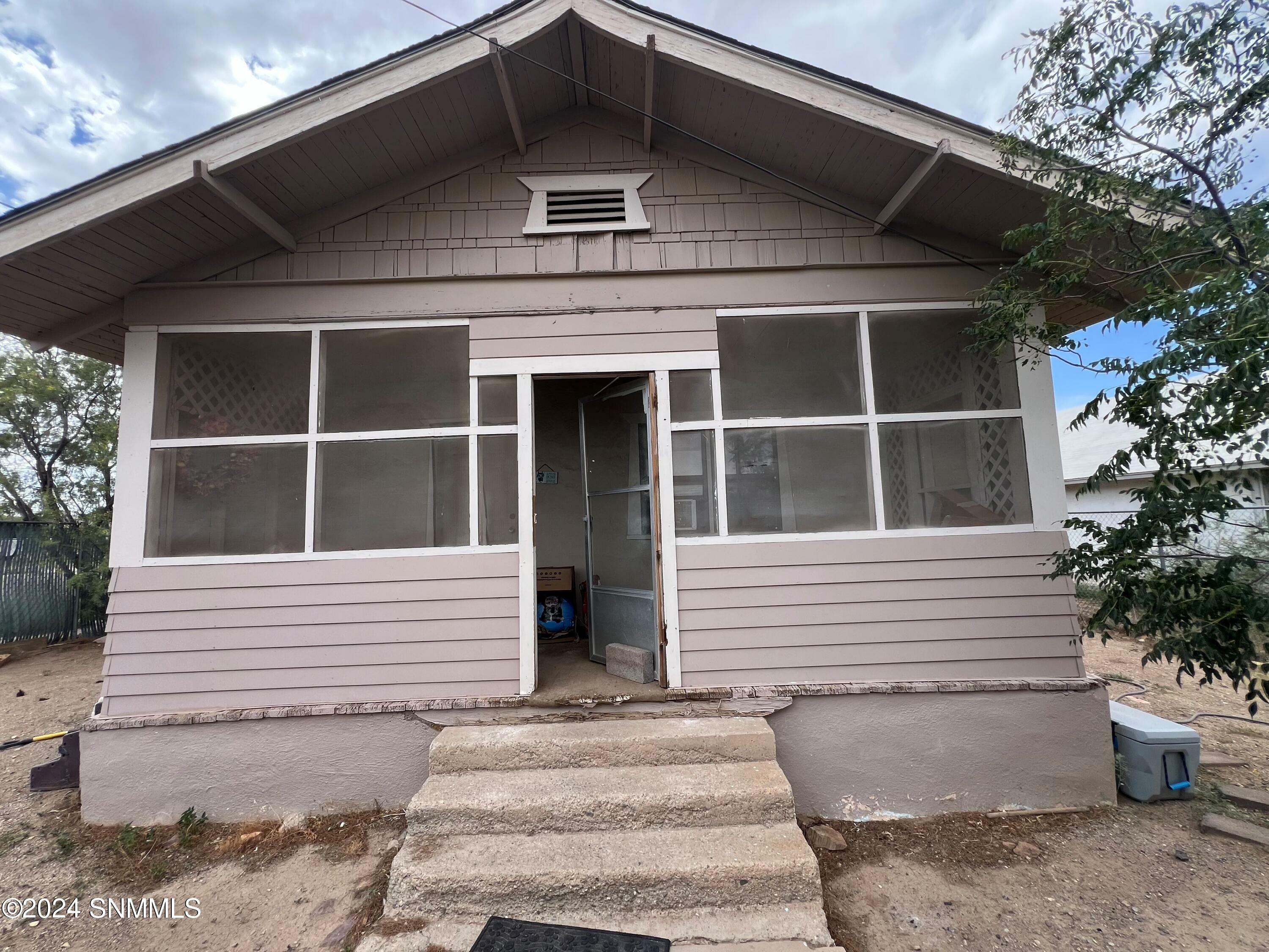 Property Photo:  413 High Street  NM 88045 