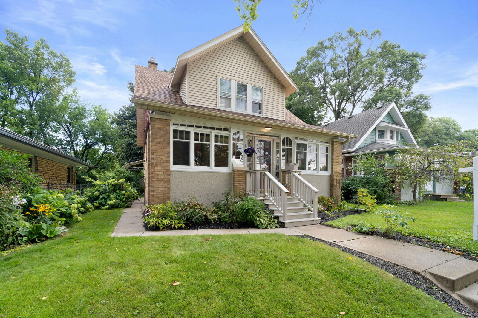 Property Photo: 1928 W Kendall Ave WI 53209