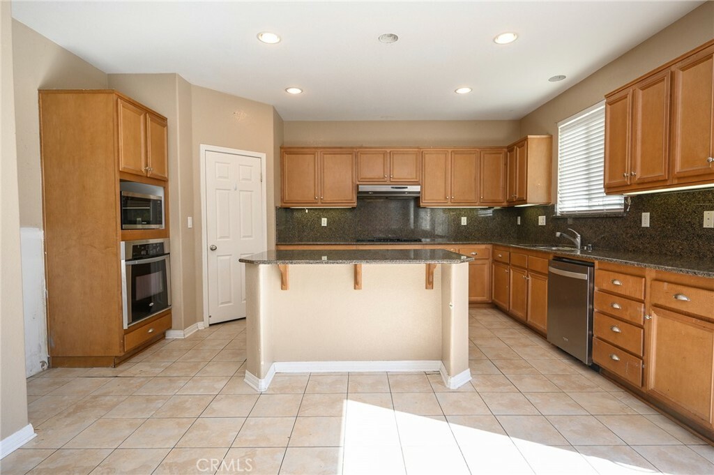 Property Photo:  41018 Crimson Pillar Lane  CA 92532 