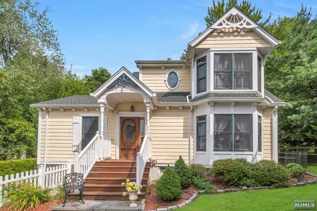 Property Photo:  487 B Mount Pleasant Avenue  NJ 07424 