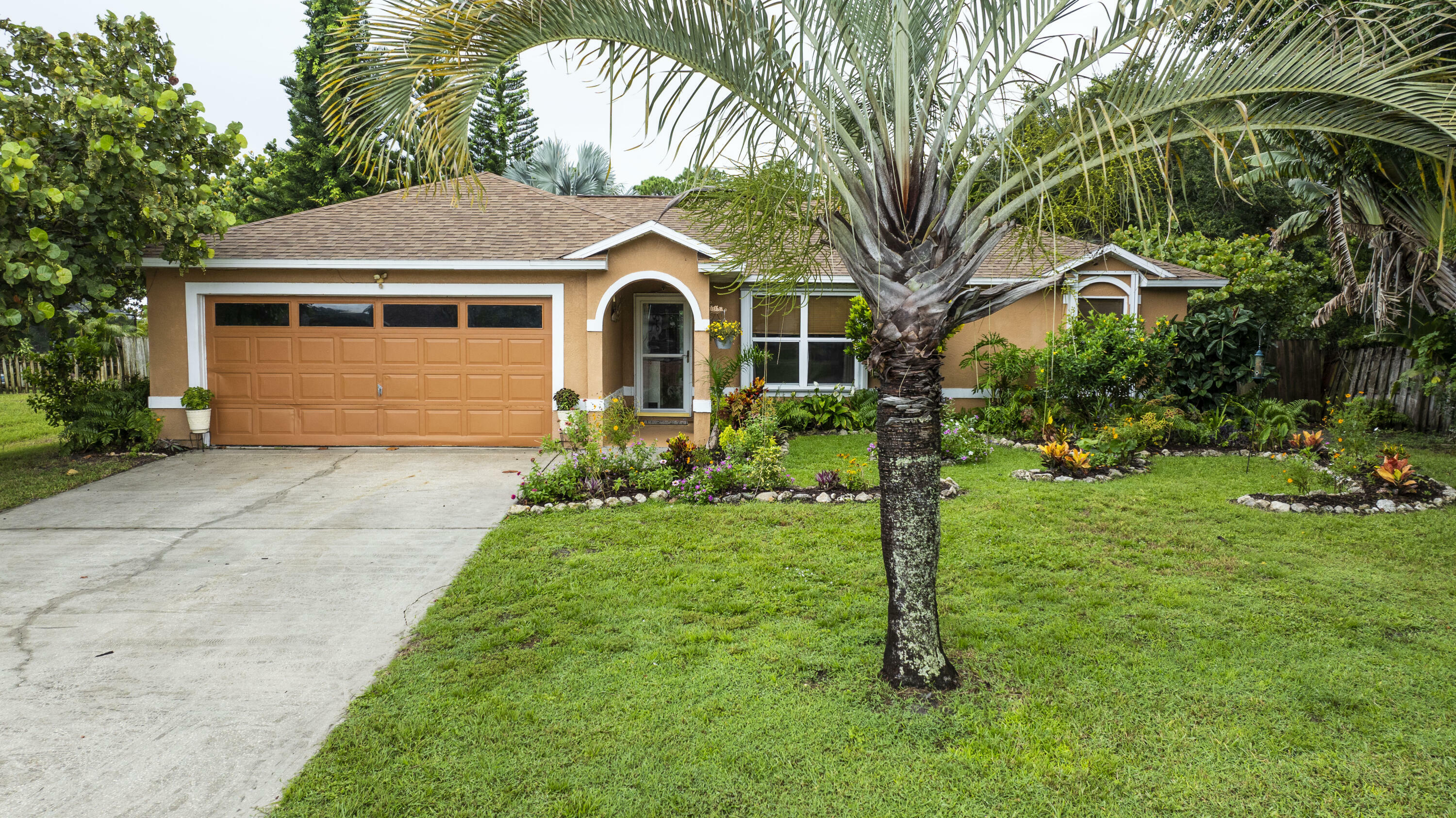 Property Photo:  965 19th Street SW  FL 32962 