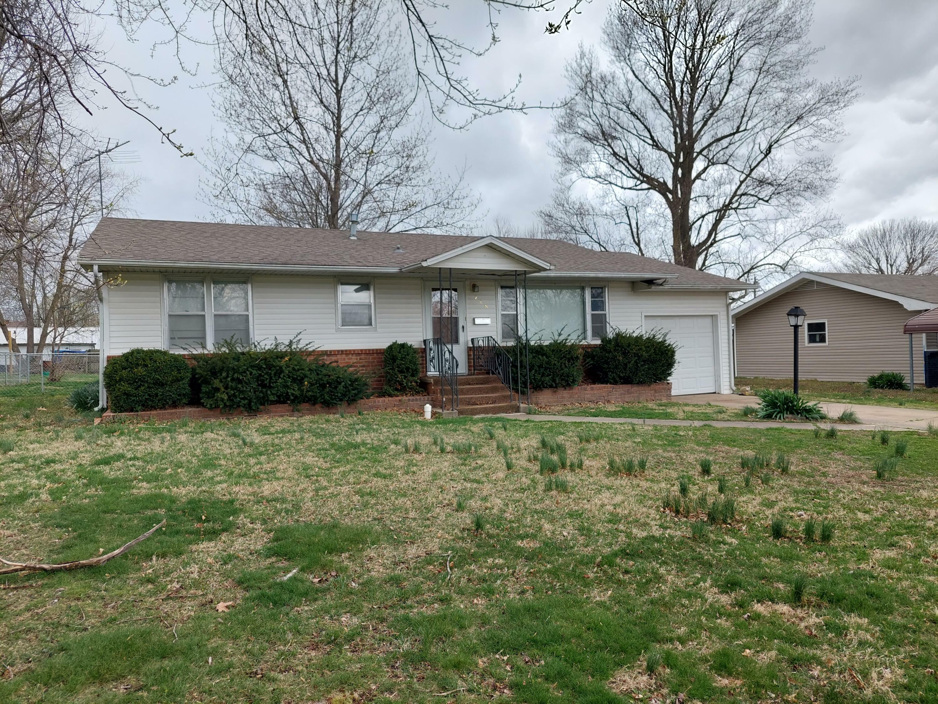 Property Photo:  205 S Oak Avenue  MO 65605 