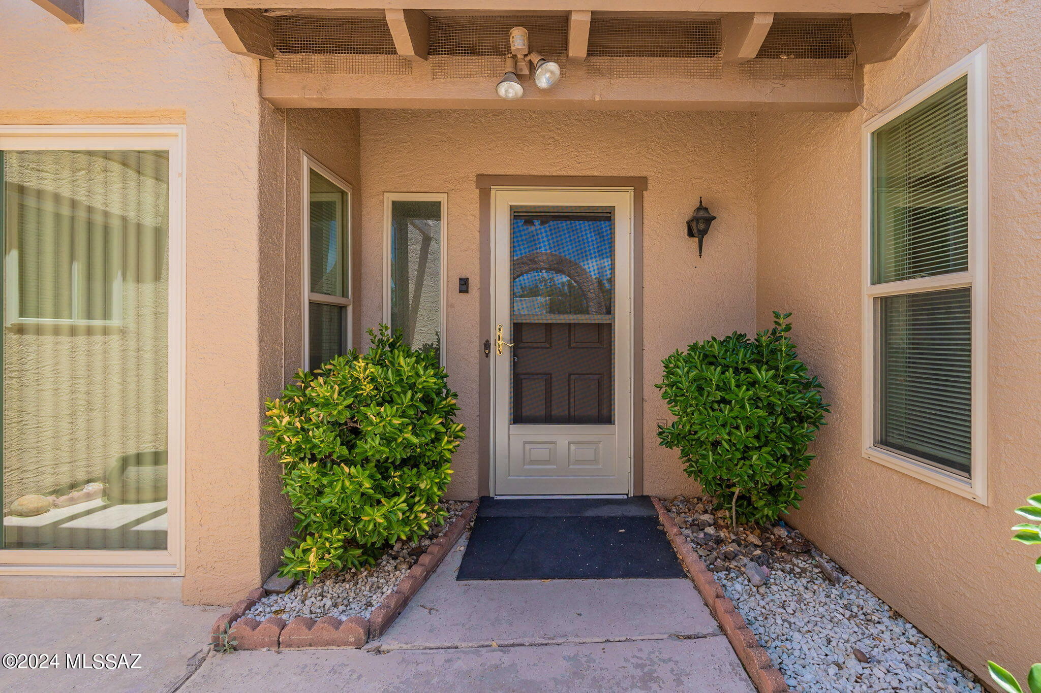 Property Photo:  322 E Paseo Verde  AZ 85614 