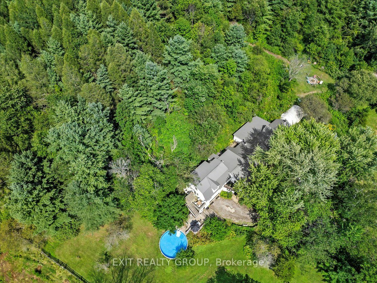 Photo de la propriété:  2083 Hollowview Rd  ON K0K 3E0 