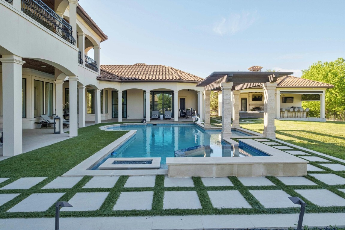 Property Photo: 14132 Flat Top Ranch Road TX 78732