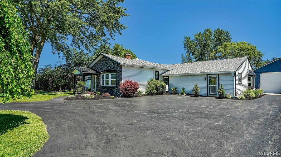 Property Photo:  712 Davis Road  NY 14052 