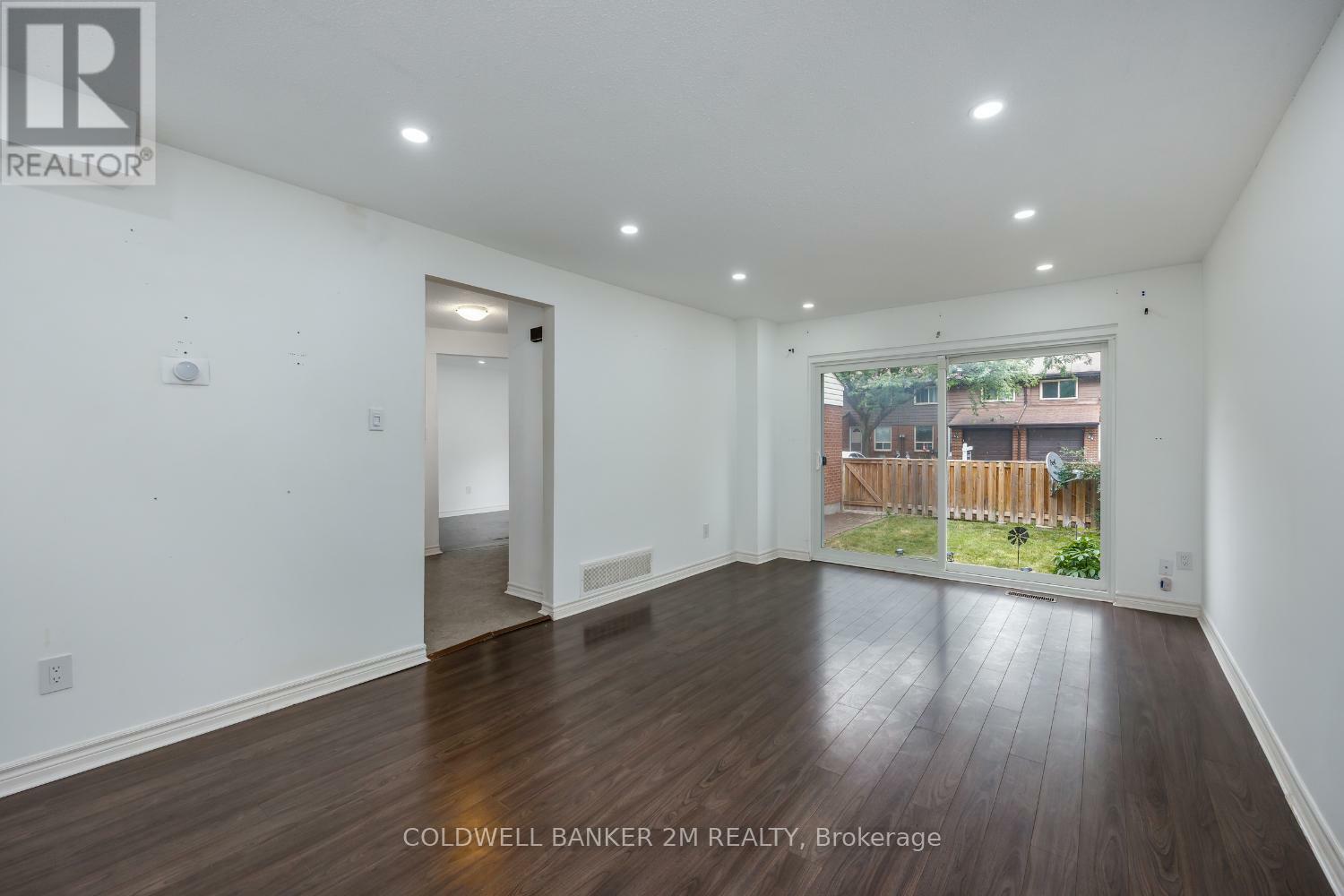 Property Photo:  155 Glovers Road 102  ON L1G 7A4 