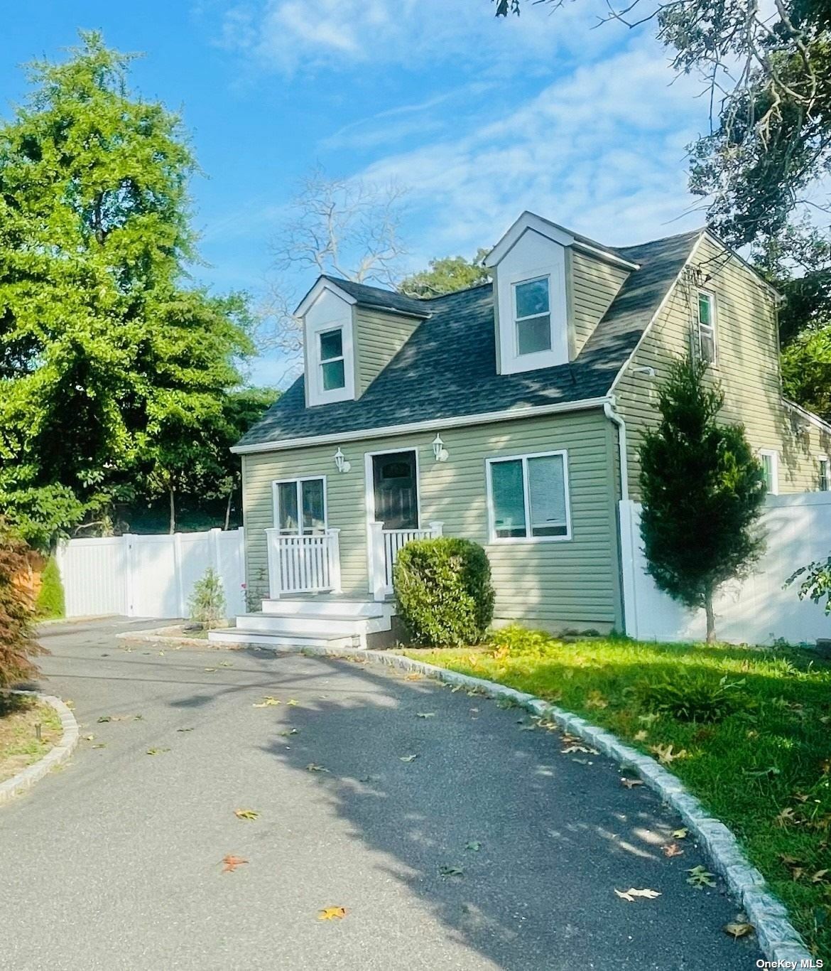 Property Photo:  13 Hamilton Road  NY 11951 