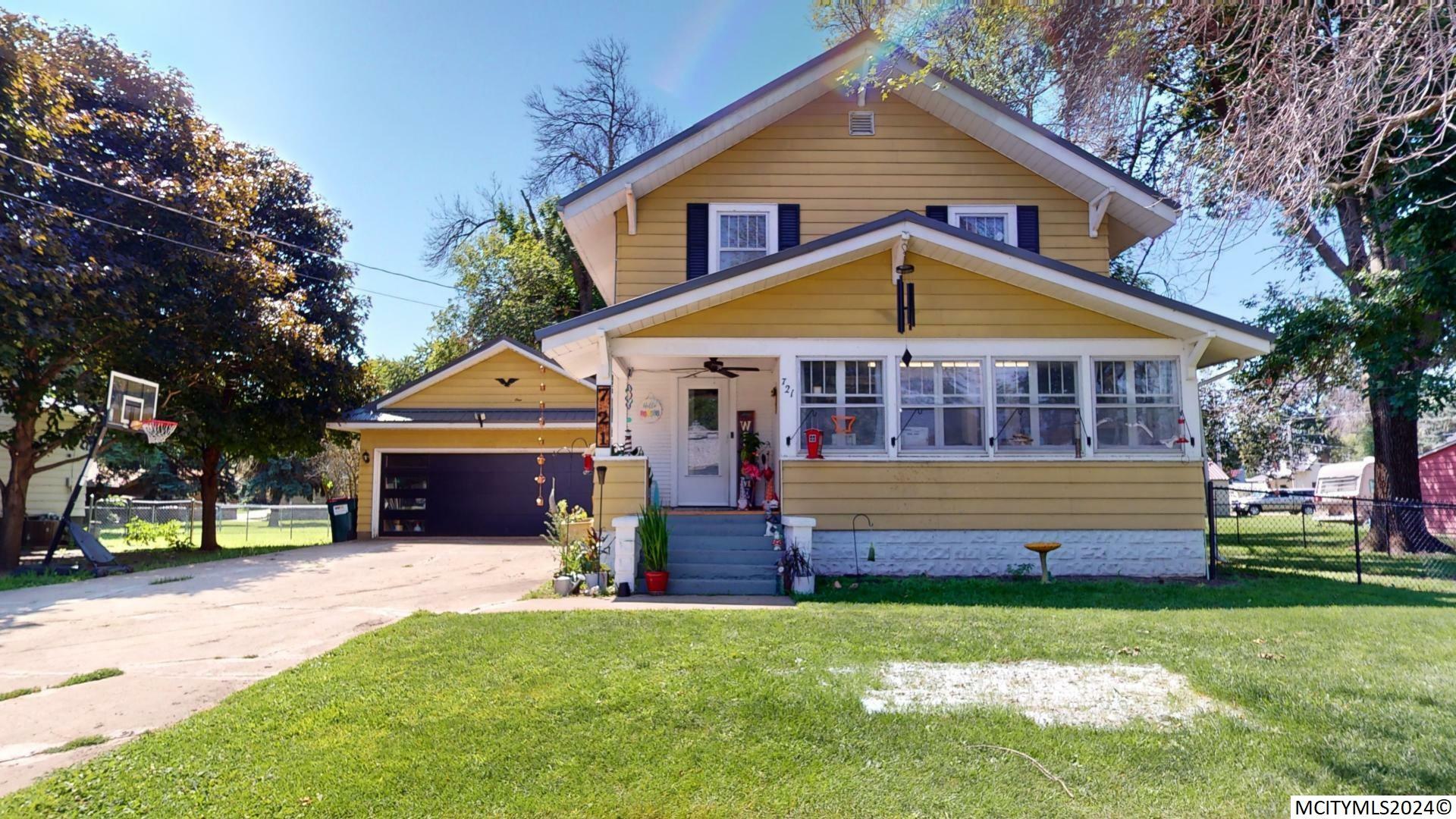 Property Photo:  721 Gilman St  IA 50475 