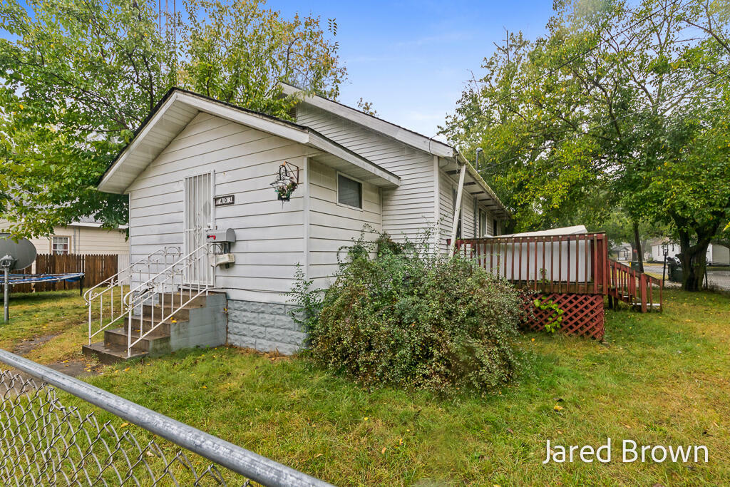 Property Photo:  1403 Kingsley Street  MI 49442 