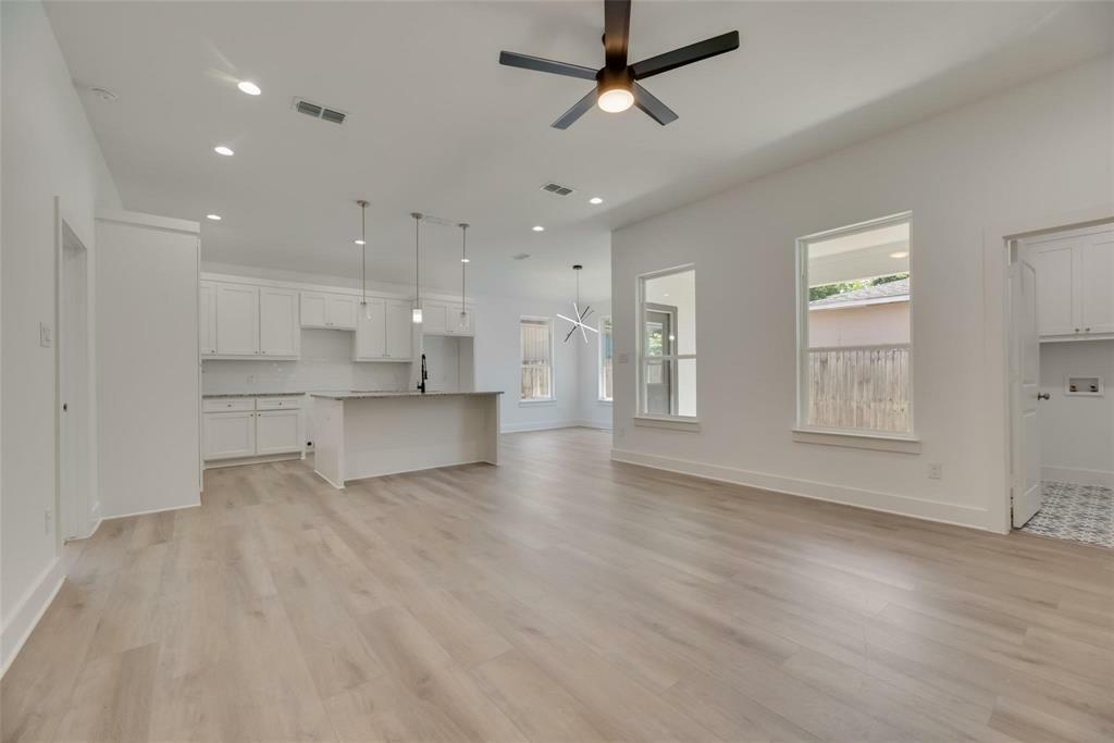 Photo de la propriété:  6335 Leaning Oaks Street  TX 75241 