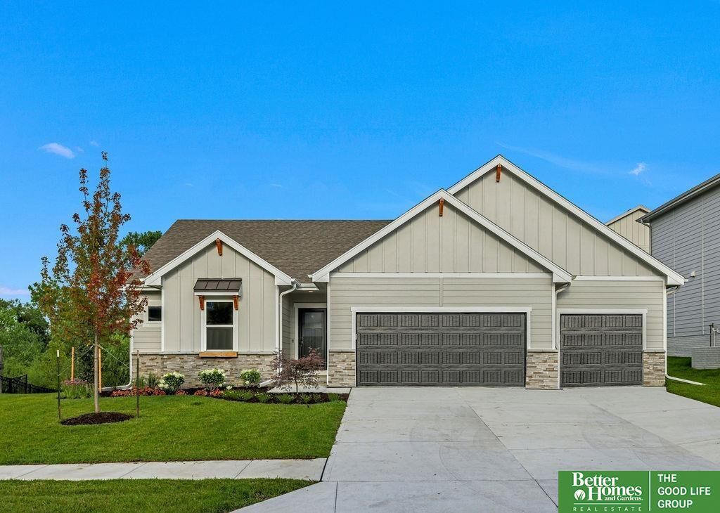 Property Photo:  8707 N 177th Street  NE 68007 