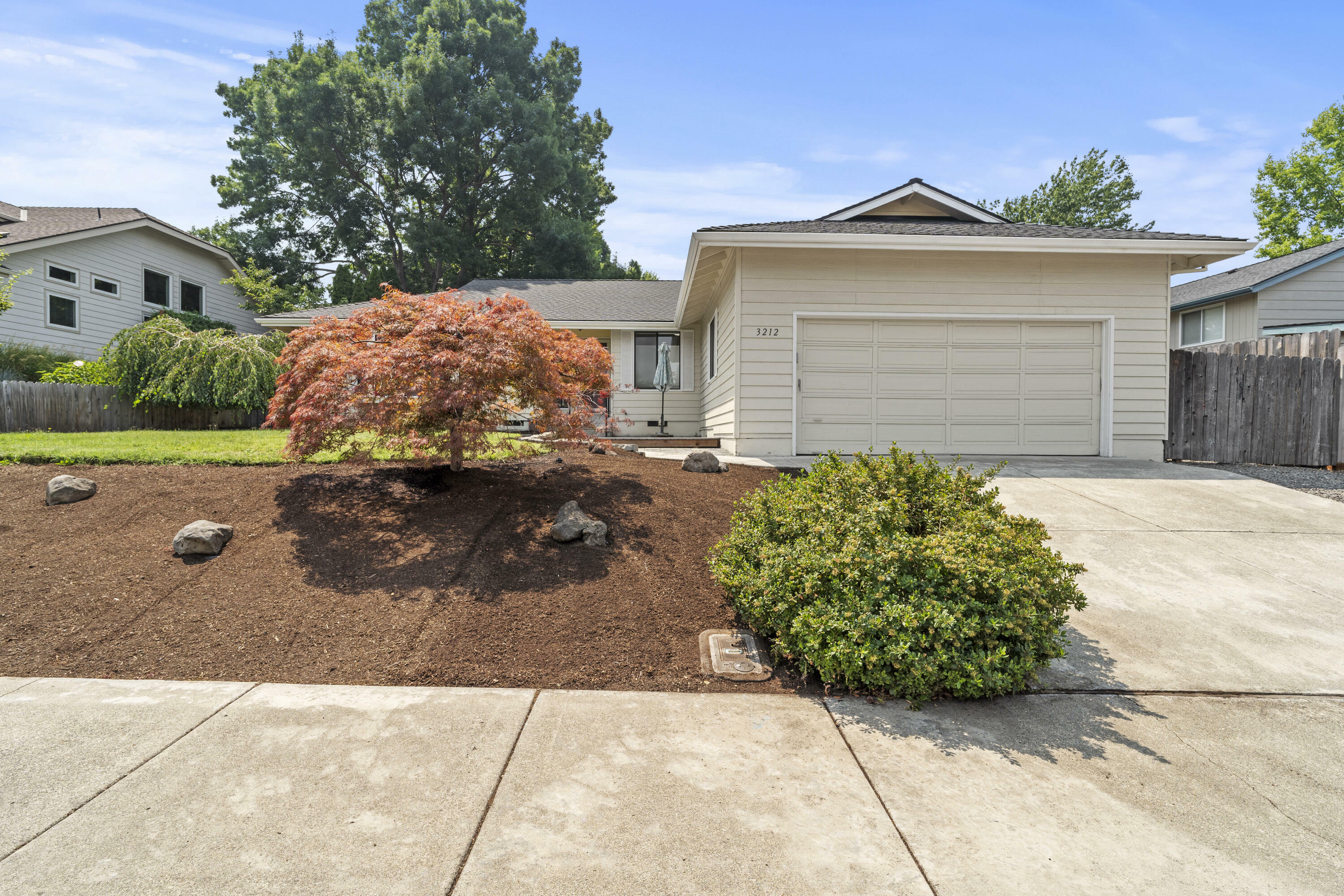 3212 Larue Drive  Medford OR 97504 photo