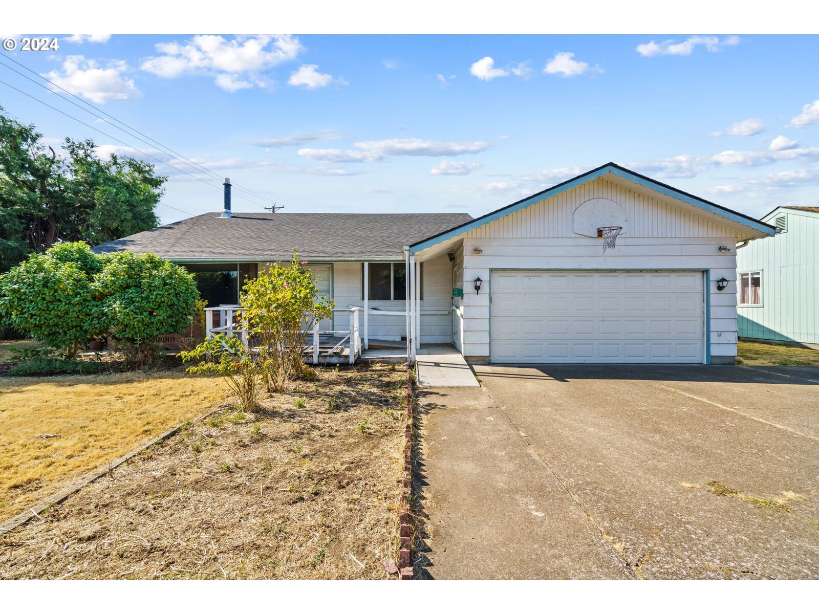 Property Photo:  1463 L St  OR 97477 