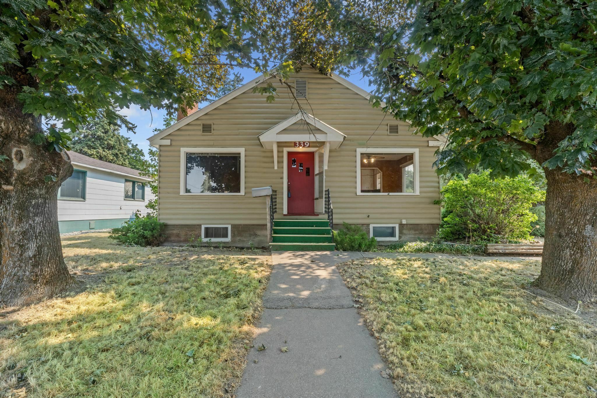 Property Photo:  339 S Walnut St  WA 99114 