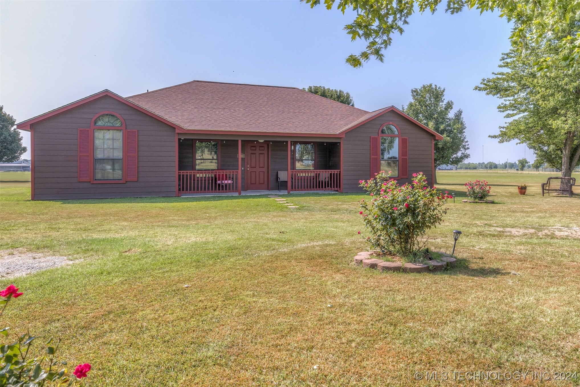 Property Photo:  2702 N 434 Road  OK 74361 