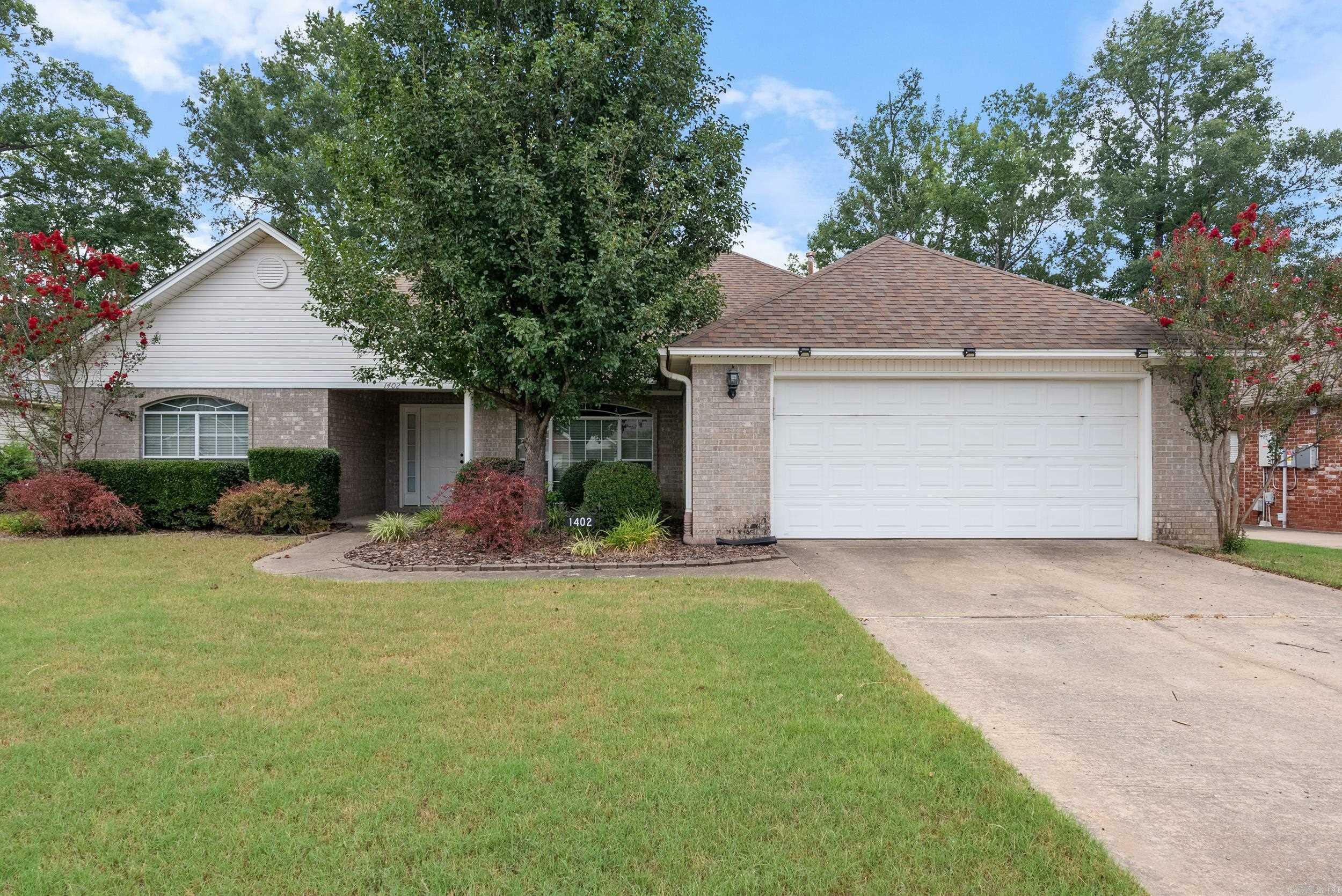 Property Photo:  1402 Pleasant Pointe Circle  AR 72022 