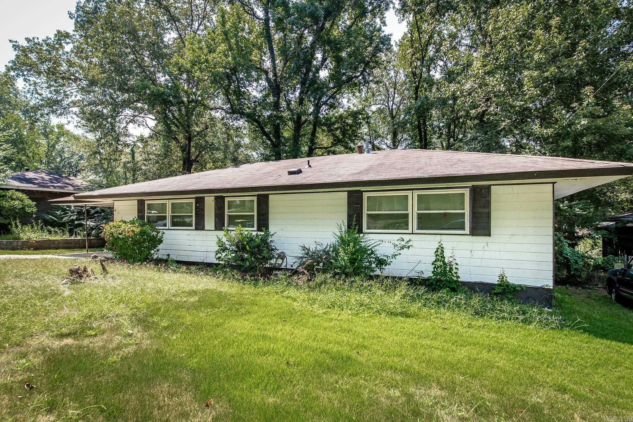 Property Photo:  11 Edgemont Drive  AR 72209-1747 