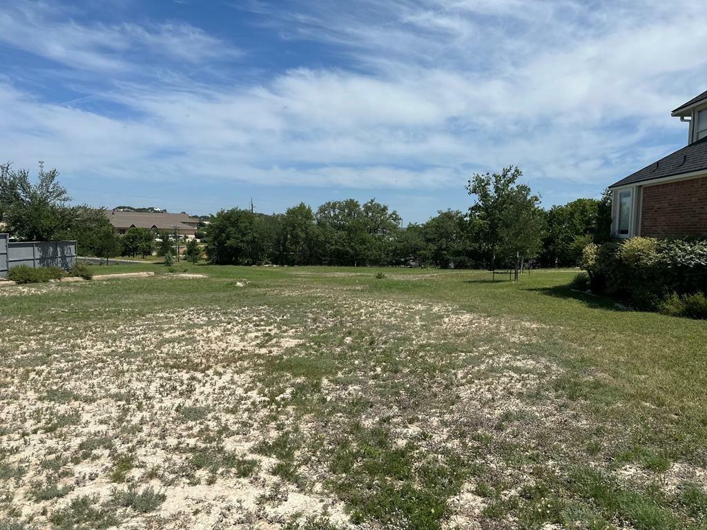 Property Photo:  518 Winding Way  TX 78624 