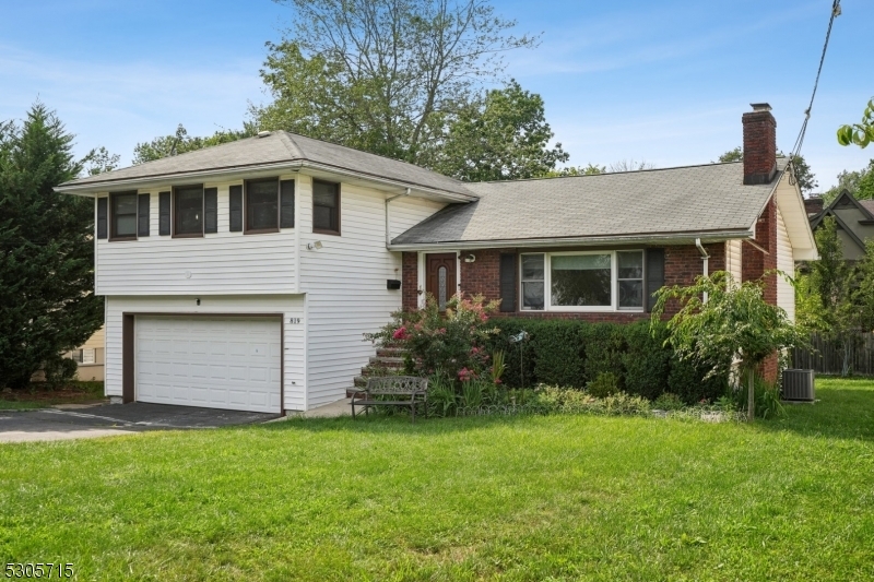 Property Photo:  819 Ridgewood Rd  NJ 07041 