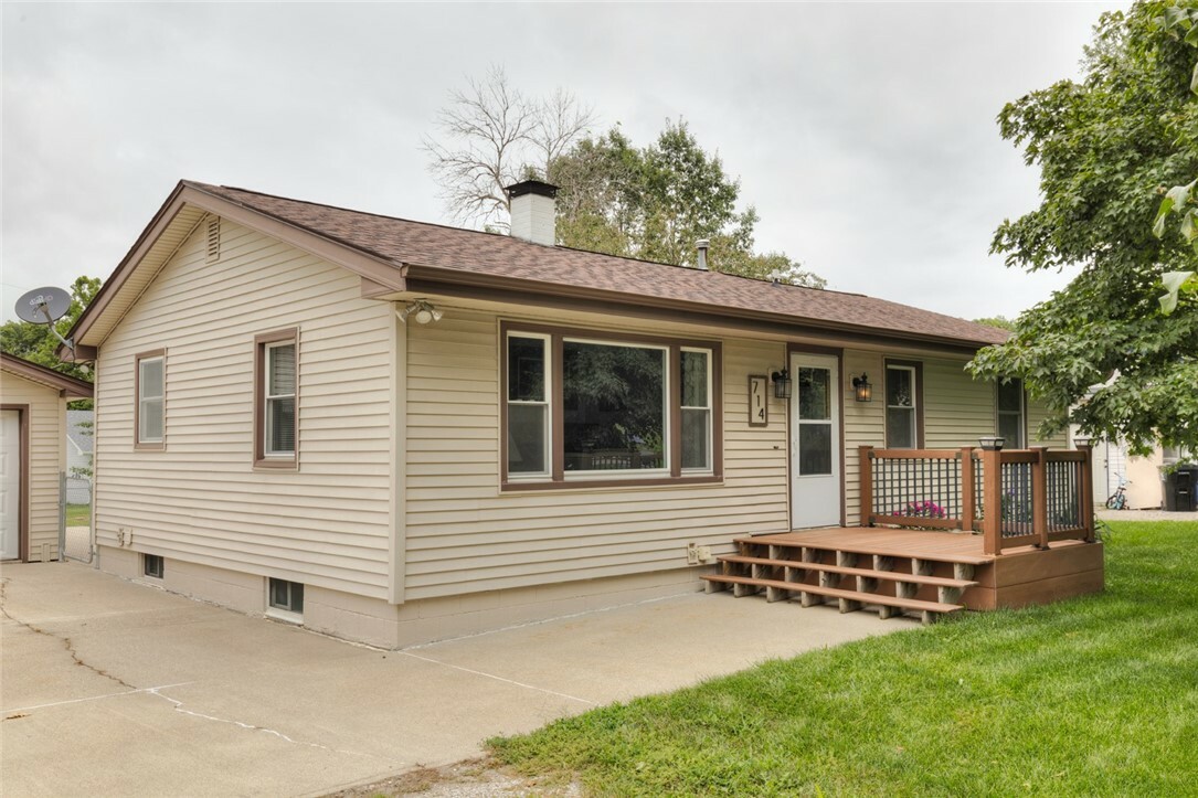 Property Photo:  714 W High Street  IA 50054 