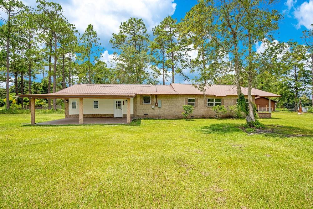 Property Photo: 114 Lake Edge Trail FL 32148