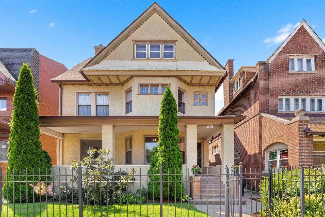 Property Photo: 1033 E 45th Street IL 60653