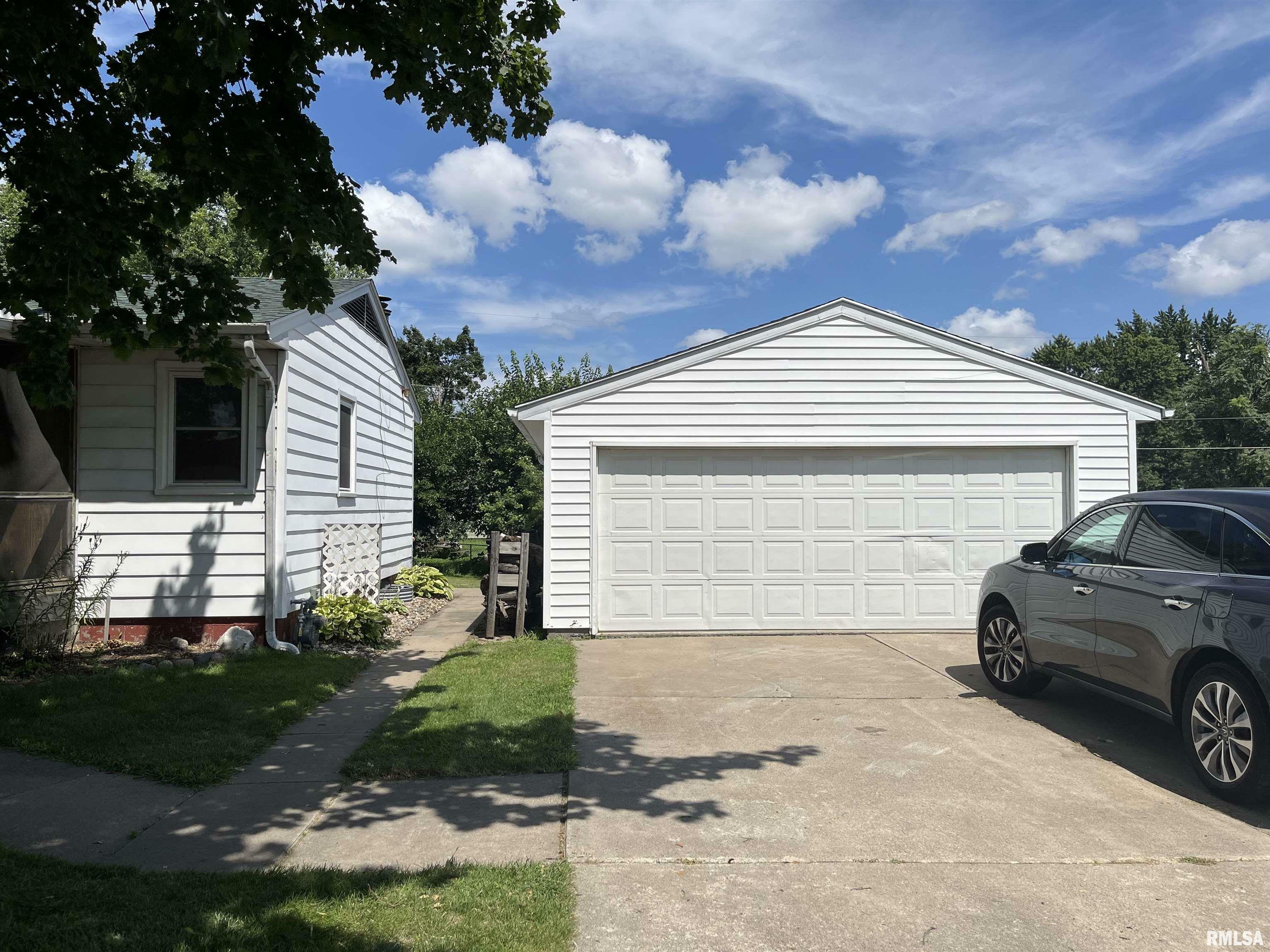 Property Photo:  1434 27th Avenue South  IA 52732 