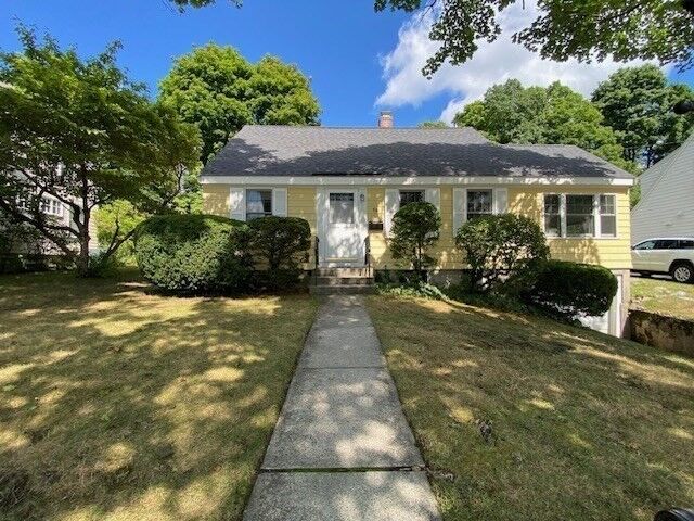 Property Photo:  14 Stratford Road  MA 01810 