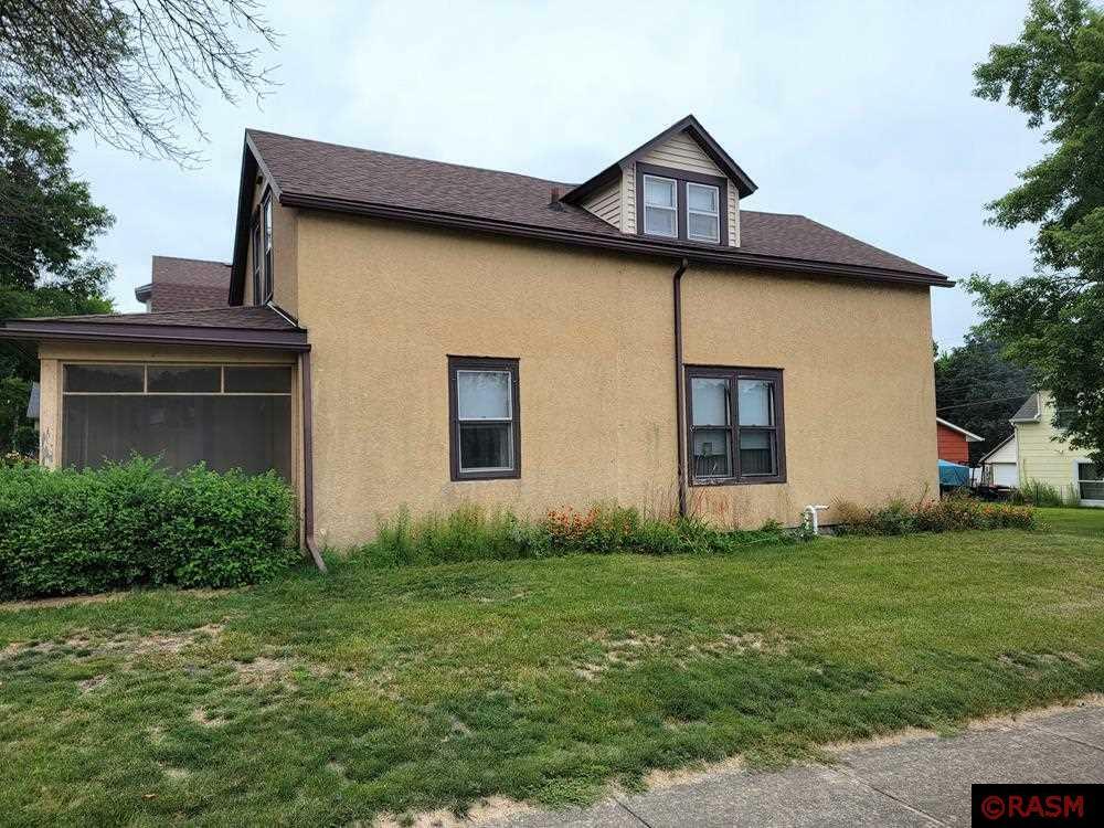 Property Photo:  327 Minnesota Street S  MN 56073 