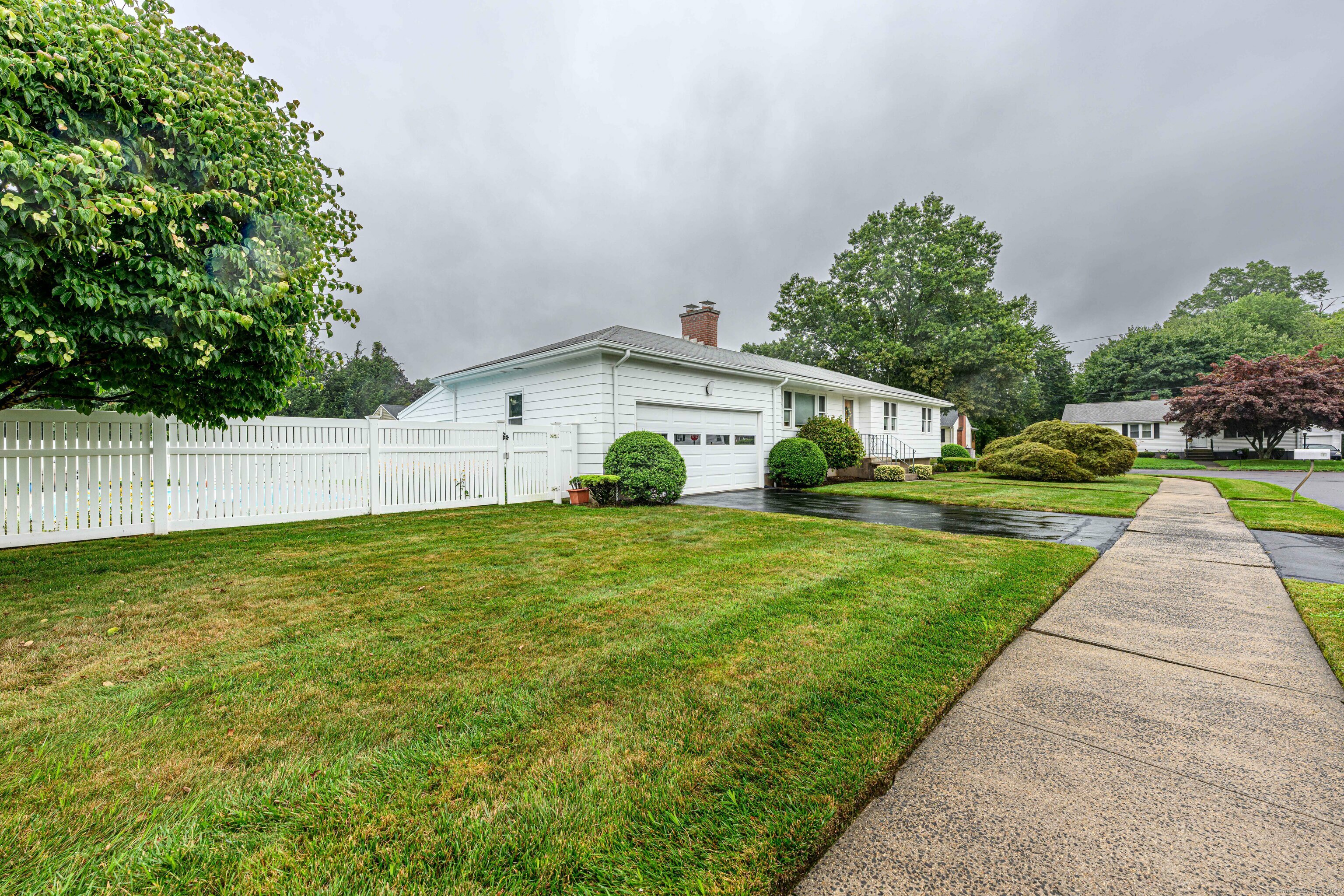 Property Photo:  32 Fieldcrest Lane  CT 06514 