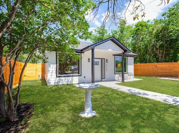 Property Photo:  3104 E 16th Street  TX 78702 