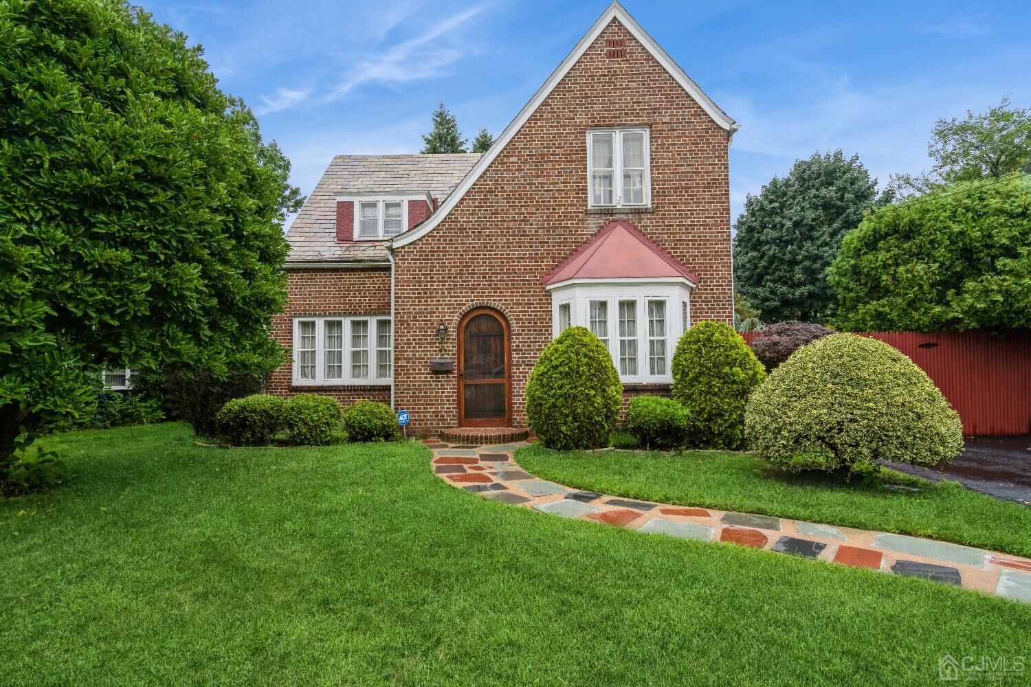 Property Photo:  7 Edgeworth Place  NJ 08901 