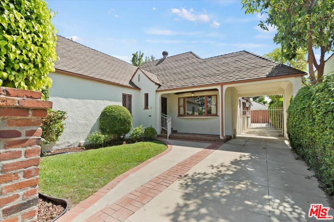 Property Photo:  126  N Alta Vista Blvd  CA 90036 