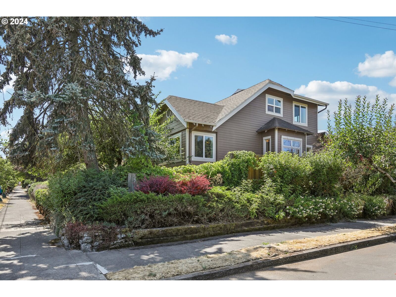 Property Photo: 5273 NE 23rd Ave OR 97211