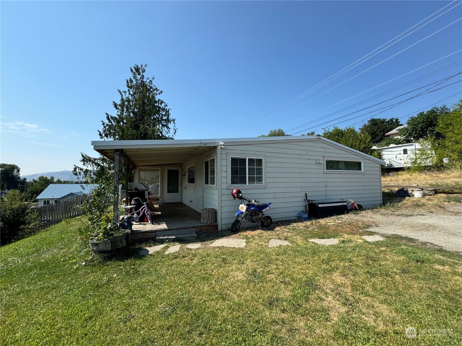 Property Photo:  1008  18th Avenue  WA 98844 