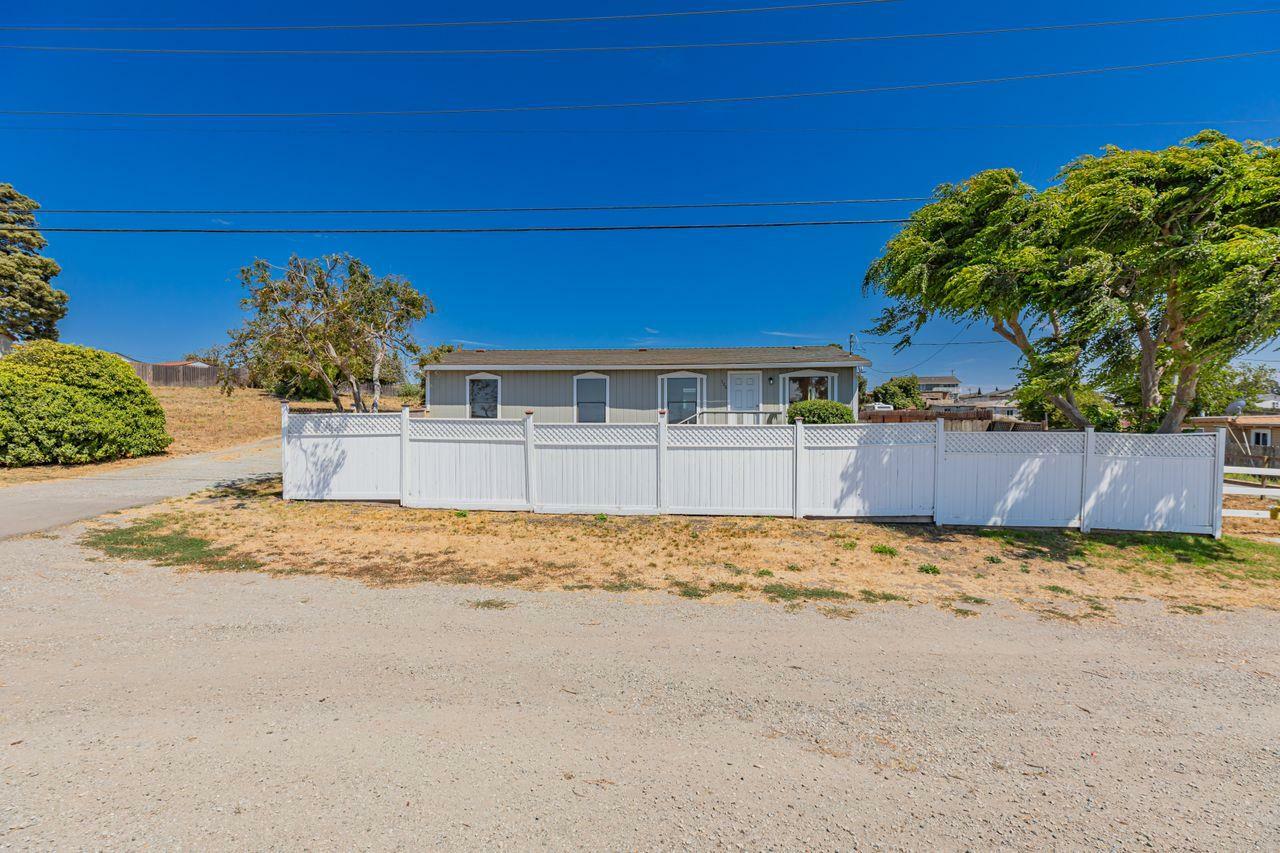 Property Photo:  326 Boronda Road  CA 93907 