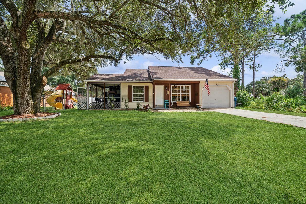 Property Photo:  918 Pyracantha Street NW  FL 32907 