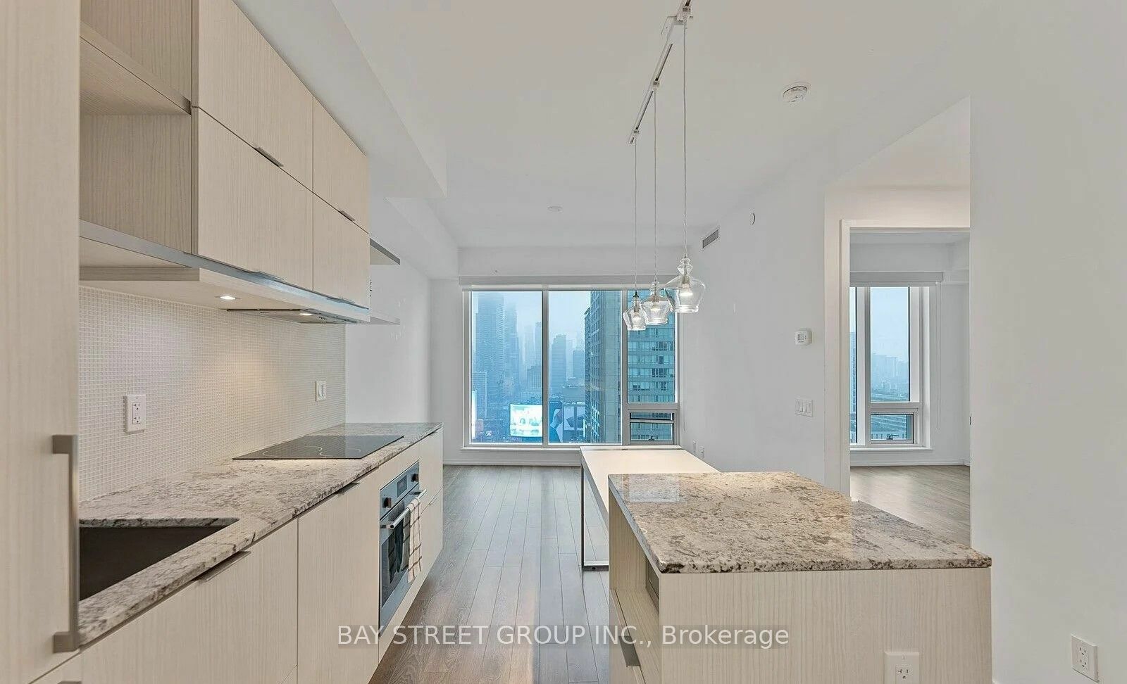 Property Photo:  197 Yonge St 3701  ON M5B 1M4 