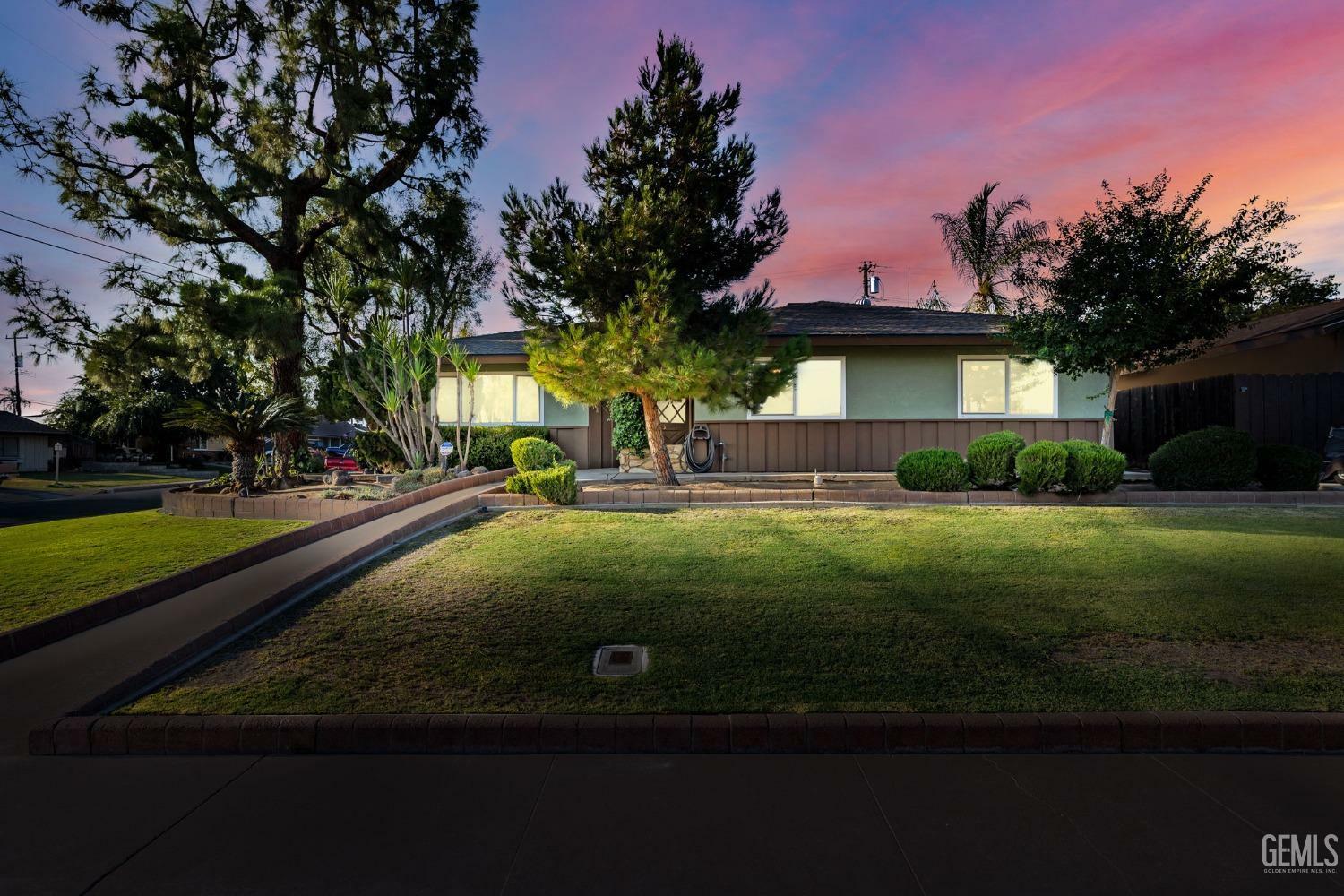 Property Photo:  200 Pilot Avenue  CA 93308 