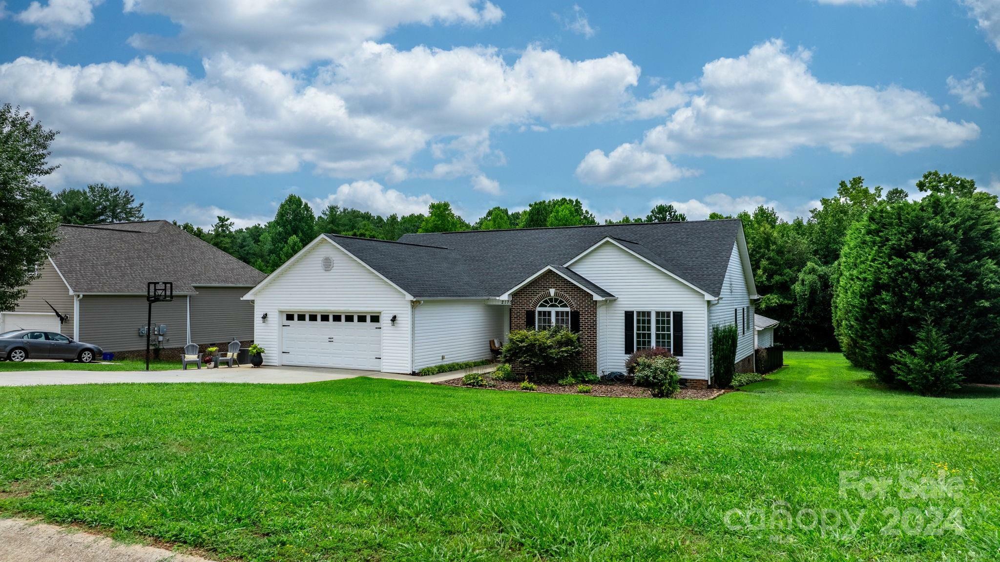 Property Photo:  2175 Picnic Drive  NC 28658 