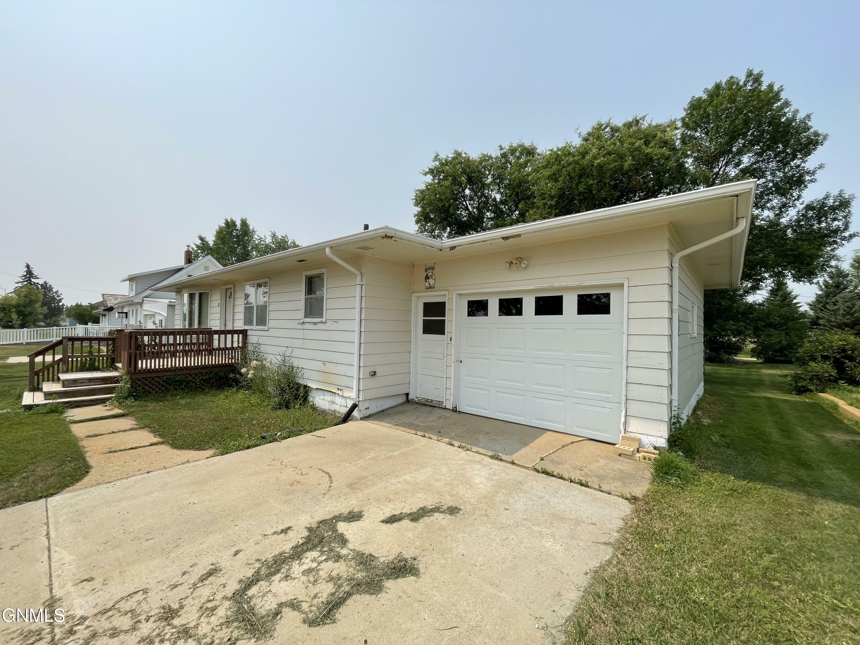 Property Photo:  1326 1st Avenue W  ND 58647 