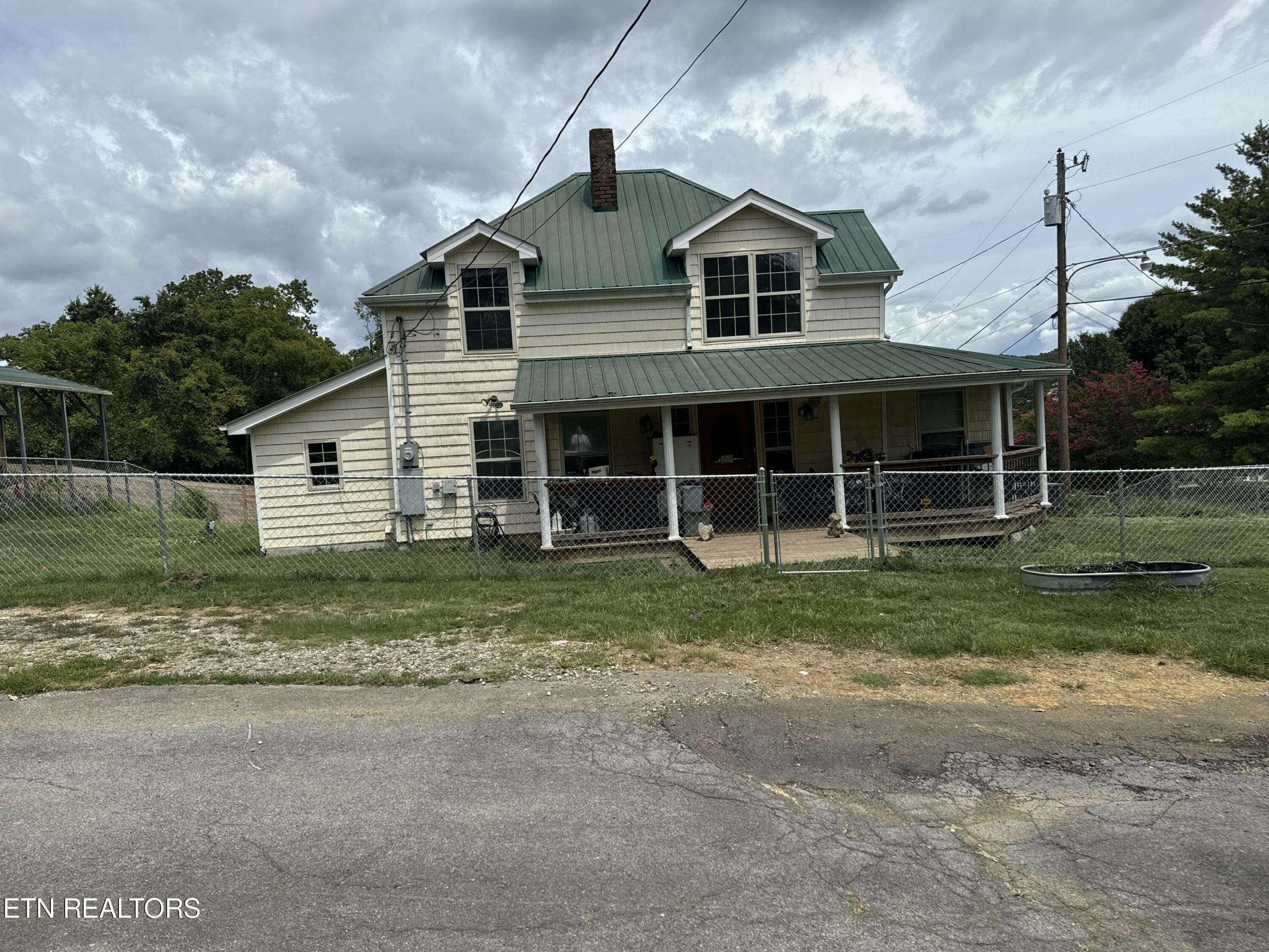 304 W 2nd Ave  Friendsville TN 37737 photo