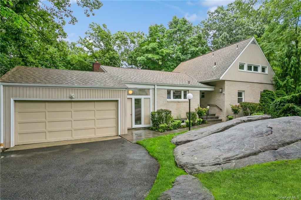 Property Photo:  183 Wood Hollow Lane  NY 10804 