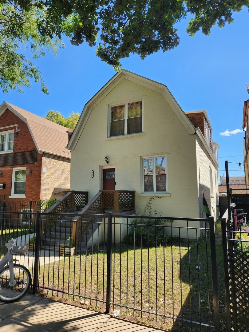 Property Photo:  845 N Keystone Avenue  IL 60651 